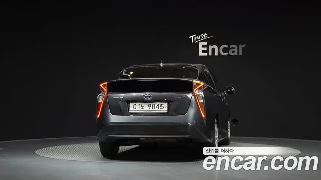 Toyota Prius 2017 thumb 4