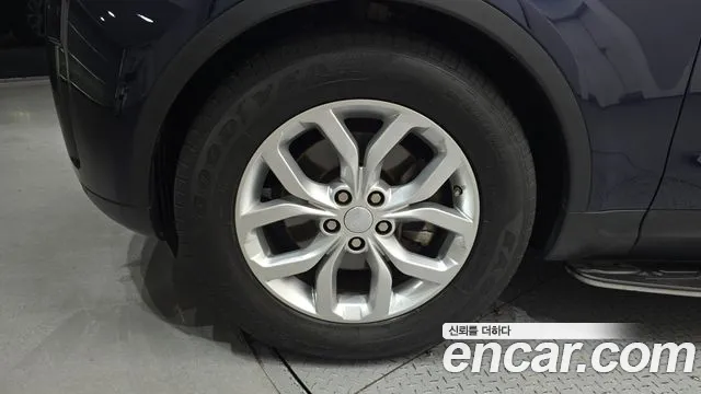 Land Rover Discovery 2018 thumb 5