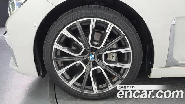 BMW 7-Series 2020 thumb 5