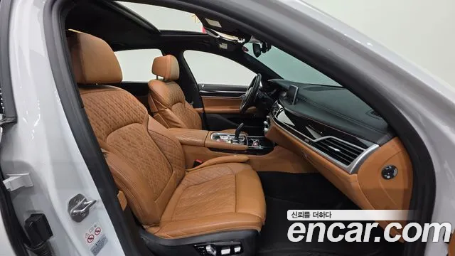 BMW 7-Series 2020 thumb 10