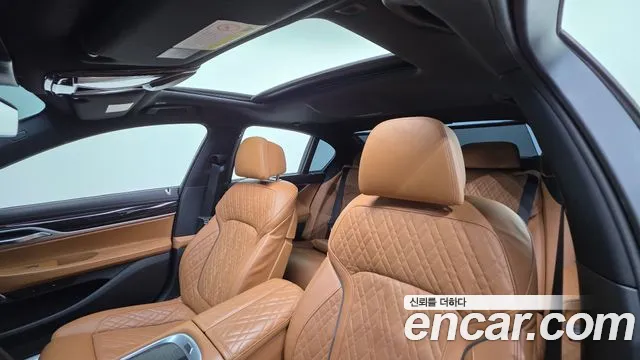BMW 7-Series 2020 thumb 12