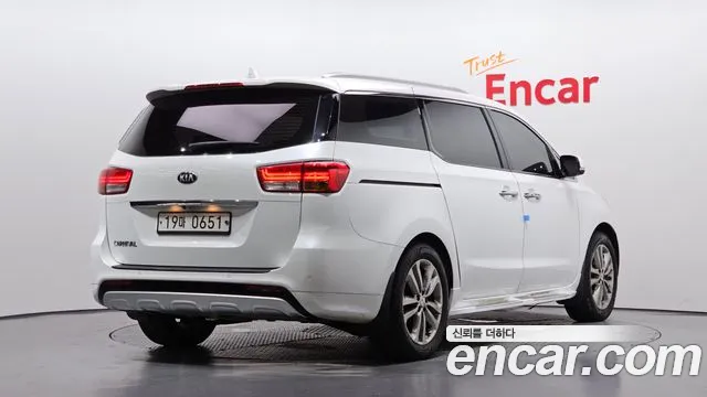 Kia Carnival 2016 thumb 2