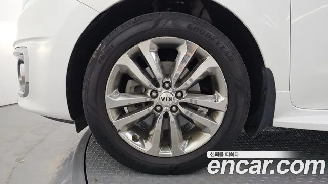 Kia Carnival 2016 thumb 5
