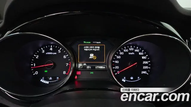 Kia Carnival 2016 thumb 8