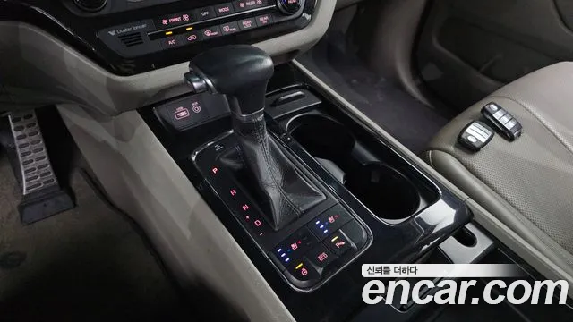 Kia Carnival 2016 thumb 9