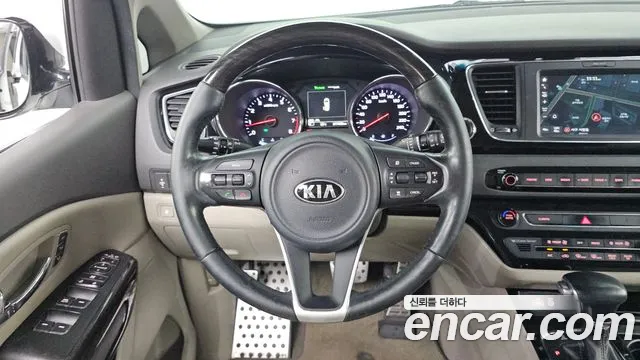 Kia Carnival 2016 thumb 12
