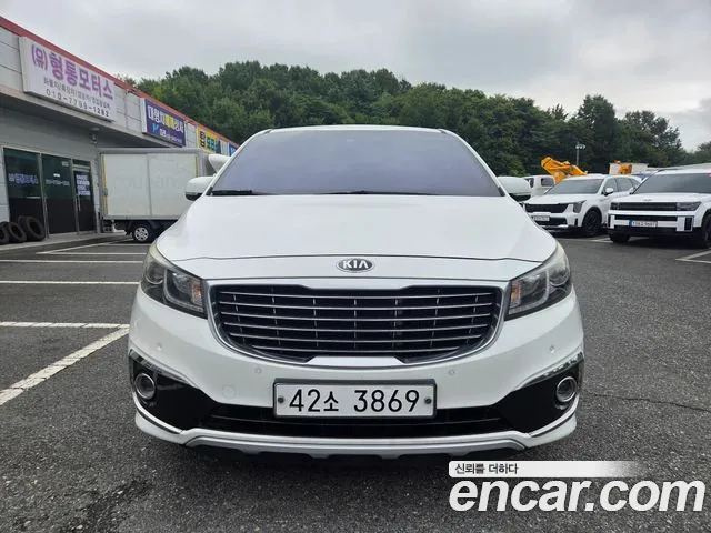 Kia Carnival 2015 thumb 3