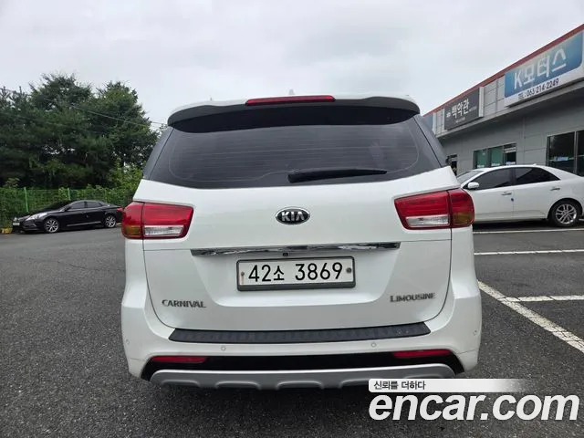 Kia Carnival 2015 thumb 4