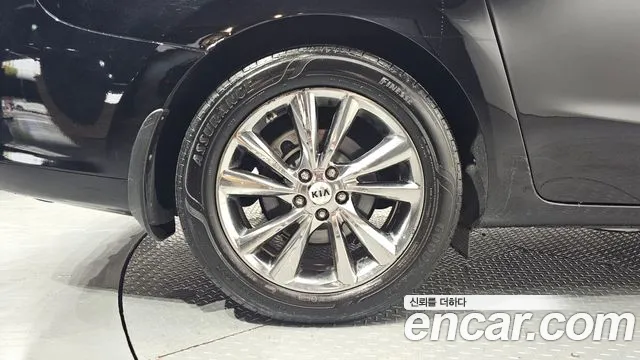 Kia Carnival 2018 thumb 5