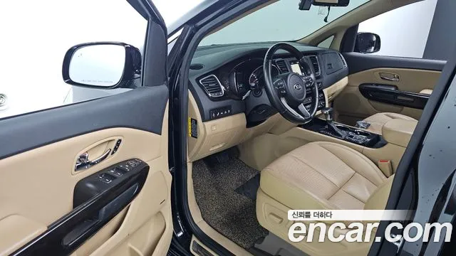 Kia Carnival 2018 thumb 10