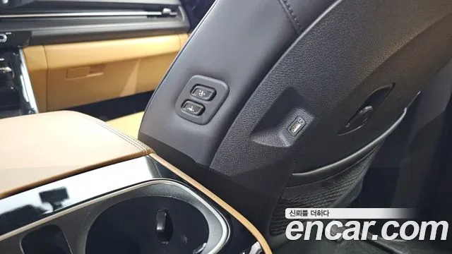 Kia Carnival 2021 thumb 11