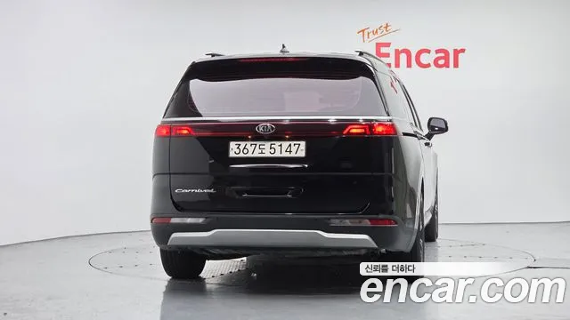 Kia Carnival 2021 thumb 4