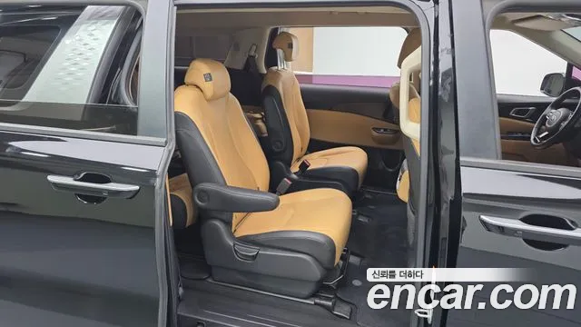 Kia Carnival 2021 thumb 11
