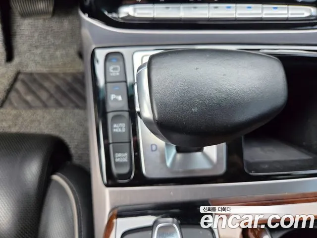 Genesis G90 2016 thumb 9