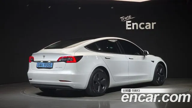 Tesla Model 3 2021 thumb 2
