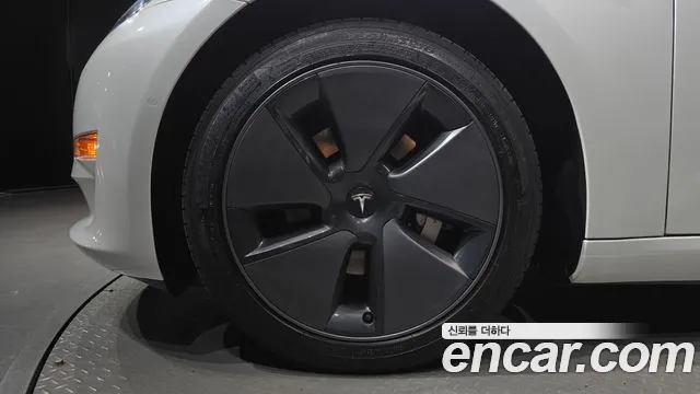 Tesla Model 3 2021 thumb 5