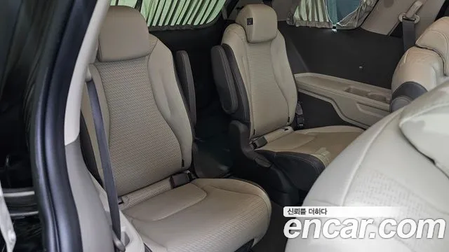 Kia Carnival 2023 thumb 11