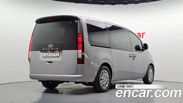 Hyundai Staria 2023 thumb 2