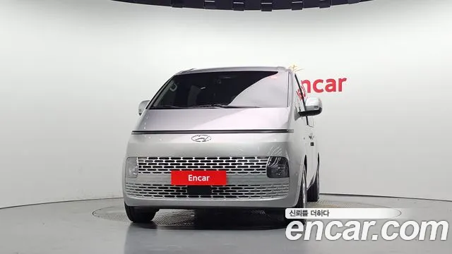 Hyundai Staria 2023 thumb 3