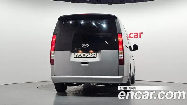 Hyundai Staria 2023 thumb 4