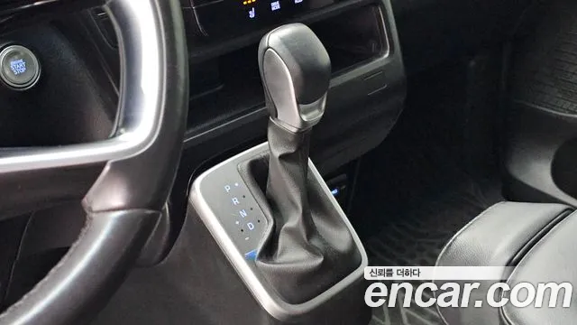 Hyundai Staria 2023 thumb 9