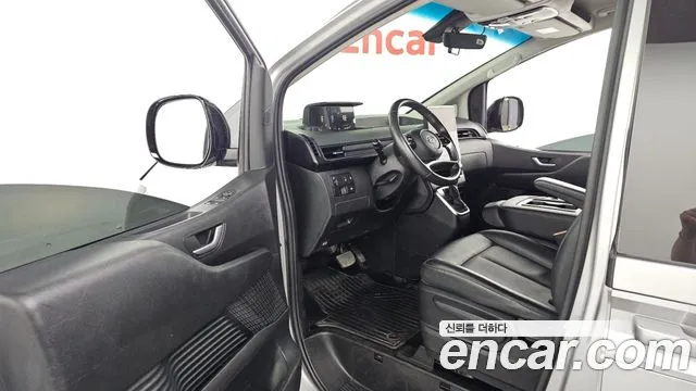 Hyundai Staria 2023 thumb 10