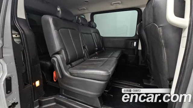 Hyundai Staria 2023 thumb 11