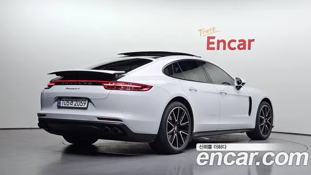 Porsche Panamera 2018 thumb 2