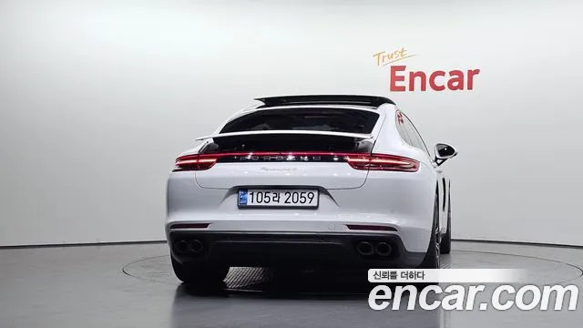Porsche Panamera 2018 thumb 4