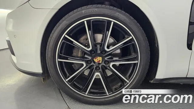 Porsche Panamera 2018 thumb 5