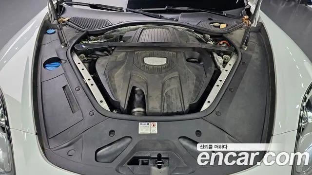 Porsche Panamera 2018 thumb 6