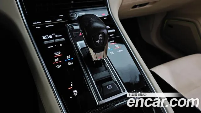 Porsche Panamera 2018 thumb 9