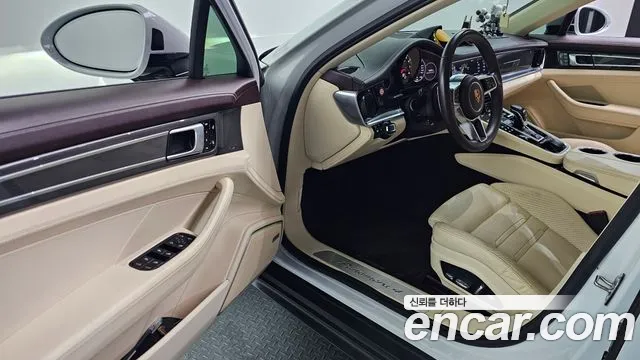 Porsche Panamera 2018 thumb 10