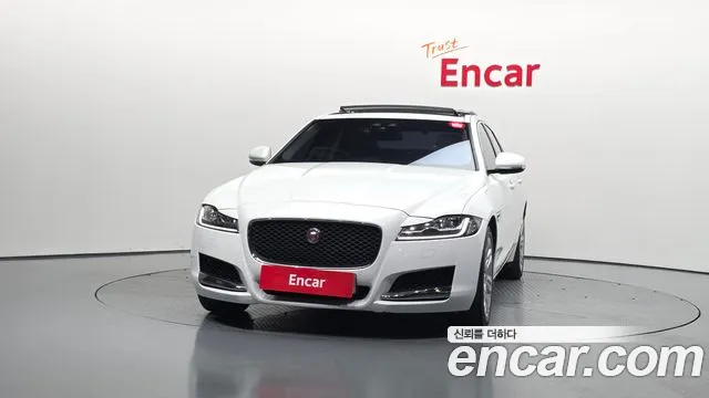 Jaguar XF 2018 thumb 3