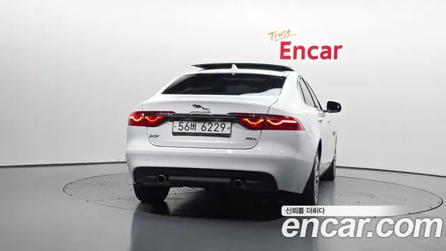 Jaguar XF 2018 thumb 4