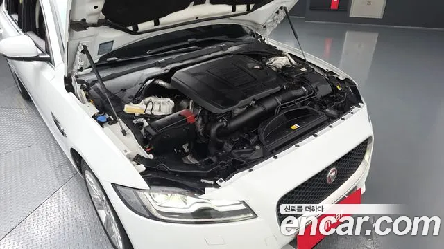 Jaguar XF 2018 thumb 6