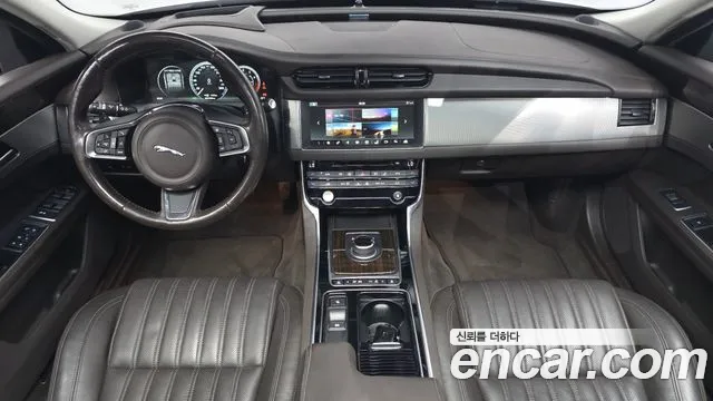 Jaguar XF 2018 thumb 7