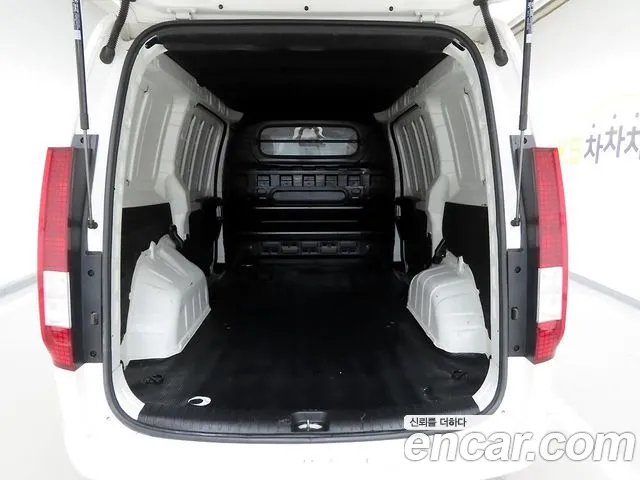 Hyundai Staria 2022 thumb 5