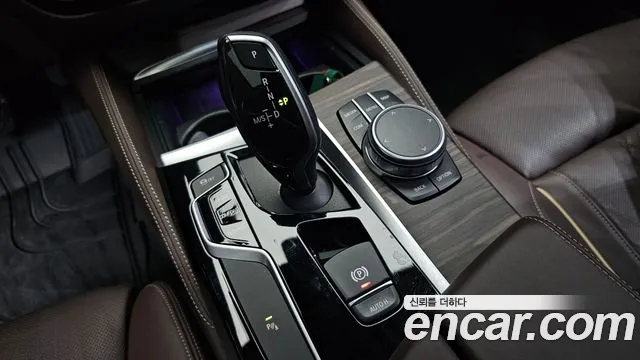 BMW 5-Series 2020 thumb 8