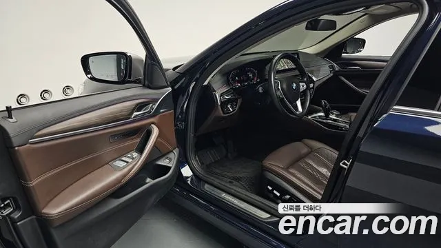 BMW 5-Series 2020 thumb 9