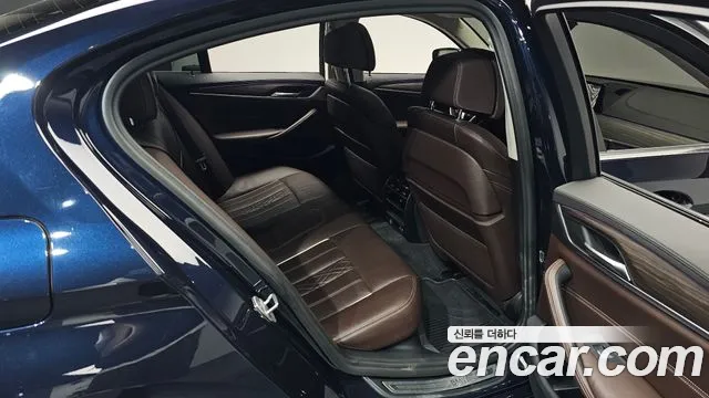 BMW 5-Series 2020 thumb 11