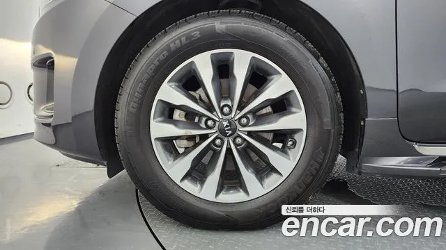 Kia Carnival 2014 thumb 5