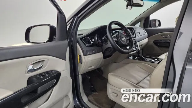 Kia Carnival 2014 thumb 10