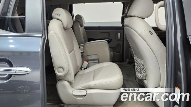 Kia Carnival 2014 thumb 11
