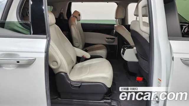 Kia Carnival 2021 thumb 11