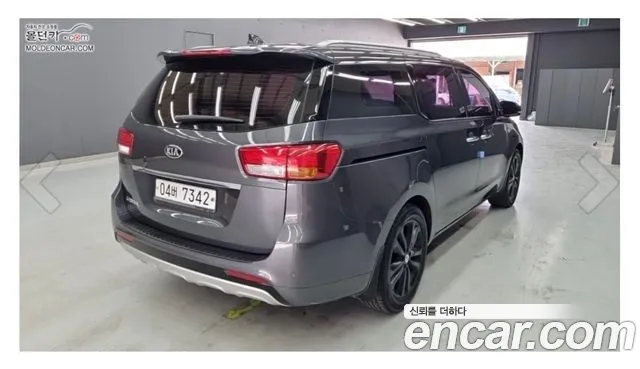 Kia Carnival 2018 thumb 2