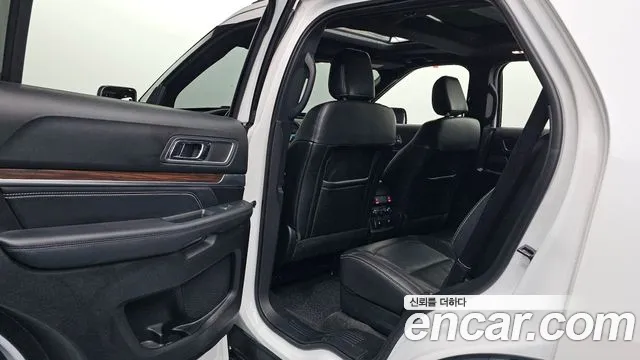 Ford Explorer 2018 thumb 11