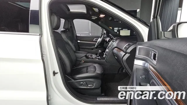 Ford Explorer 2018 thumb 12