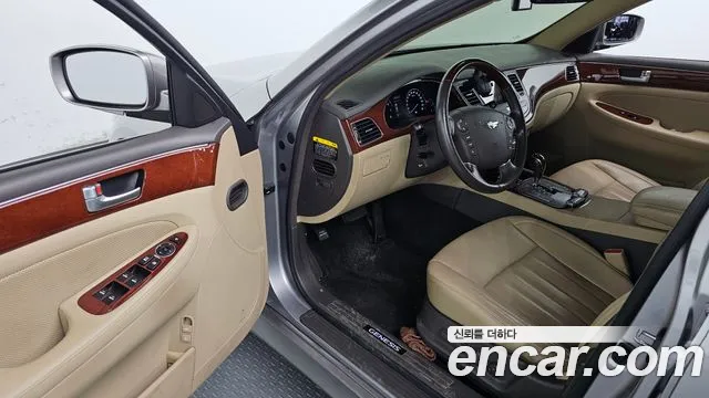 Hyundai Genesis 2011 thumb 10