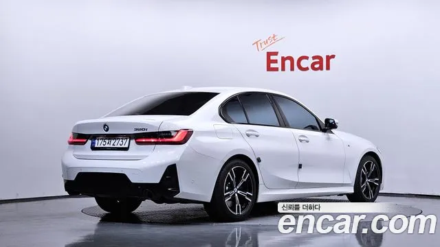 BMW 3-Series 2024 thumb 2